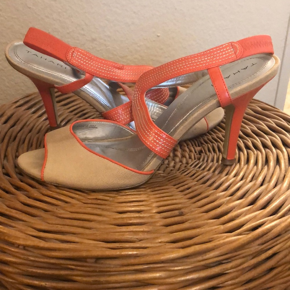 TAHARI Peep toe heels